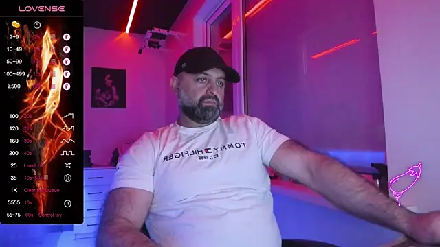 Snapshot of MAGABEAR077 chatting on July 15, 2026, 3:41 pm MAGABEAR077 online show from July 15, 2026, 3:41 pm