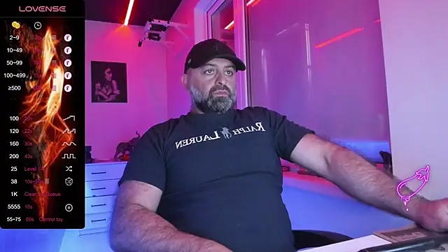 Snapshot of MAGABEAR077 chatting on August 6, 2026, 12:33 pm MAGABEAR077 online show from August 6, 2026, 12:33 pm