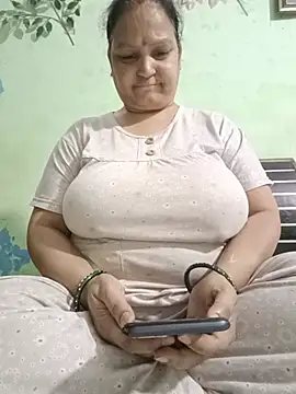 Snapshot of Kavya_kapoor chatting on June 15, 2026, 9:09 am Kavya kapoor online show from June 15, 2026, 9:09 am