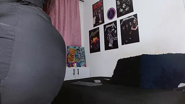 scarlett  morgan online show from November 6, 2025, 1:48 pm