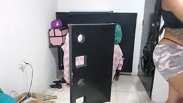 alanajonees22 online show from December 23, 2024, 9:40 pm