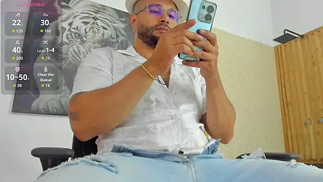 Snapshot of Luke__09 chatting on September 10, 2025, 11:09 am Luke 09 online show from September 10, 2025, 11:09 am