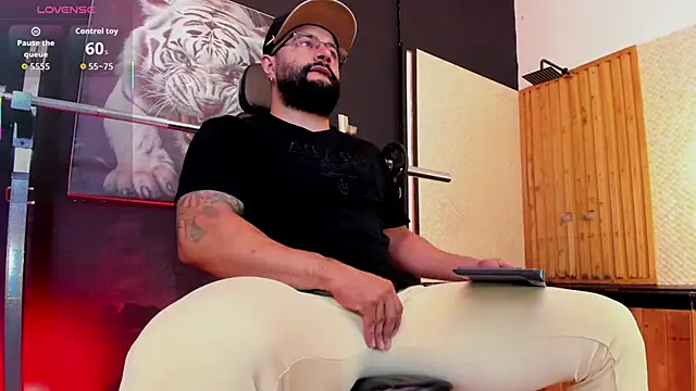 Snapshot of Luke__09 chatting on November 25, 2025, 11:32 am Luke 09 online show from November 25, 2025, 11:32 am