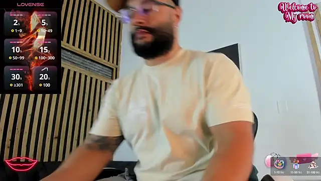 Snapshot of Luke__09 chatting on March 20, 2025, 12:00 pm Luke 09 online show from March 20, 2025, 12:00 pm