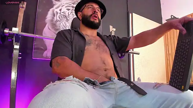 Snapshot of Luke__09 chatting on October 27, 2025, 11:44 am Luke 09 online show from October 27, 2025, 11:44 am