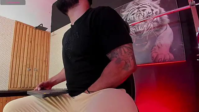 Snapshot of Luke__09 chatting on October 25, 2025, 11:31 am Luke 09 online show from October 25, 2025, 11:31 am