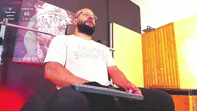 Snapshot of Luke__09 chatting on November 30, 2025, 11:11 am Luke 09 online show from November 30, 2025, 11:11 am