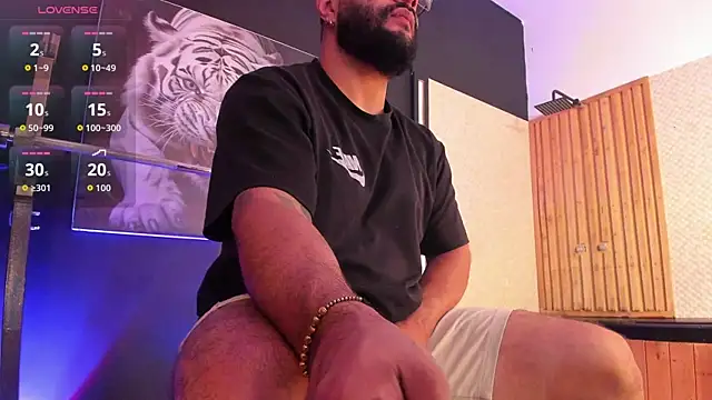 Snapshot of Luke__09 chatting on October 28, 2025, 11:20 am Luke 09 online show from October 28, 2025, 11:20 am