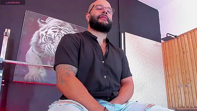 Snapshot of Luke__09 chatting on November 2, 2025, 11:15 am Luke 09 online show from November 2, 2025, 11:15 am