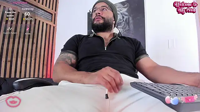 Snapshot of Luke__09 chatting on March 21, 2025, 12:06 pm Luke 09 online show from March 21, 2025, 12:06 pm