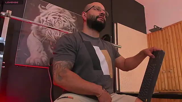 Snapshot of Luke__09 chatting on November 12, 2025, 11:25 am Luke 09 online show from November 12, 2025, 11:25 am