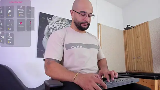 Snapshot of Luke__09 chatting on September 9, 2025, 11:19 am Luke 09 online show from September 9, 2025, 11:19 am