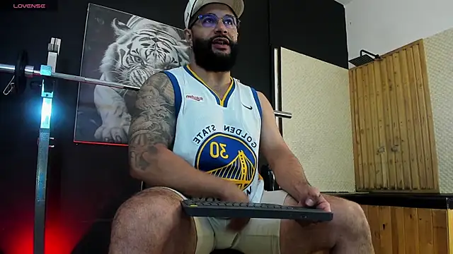 Snapshot of Luke__09 chatting on December 20, 2025, 11:35 am Luke 09 online show from December 20, 2025, 11:35 am