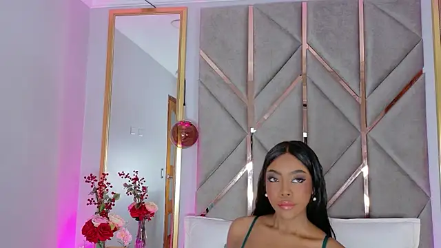 Snapshot of Lola_King chatting on December 18, 2025, 1:00 am Lola King online show from December 18, 2025, 1:00 am