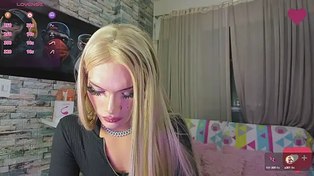 Snapshot of kitty_queen10 chatting on January 13, 2025, 8:47 am kitty queen10 online show from January 13, 2025, 8:47 am