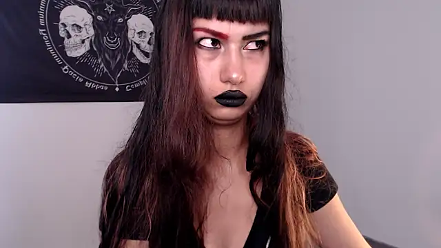 Snapshot of Little-Lucifer chatting on November 6, 2025, 8:24 pm Little-Lucifer online show from November 6, 2025, 8:24 pm