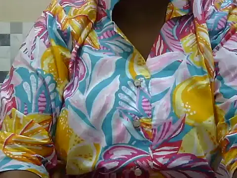 Snapshot of MONICA-LOVE chatting on October 24, 2025, 2:05 pm MONICA-LOVE online show from October 24, 2025, 2:05 pm