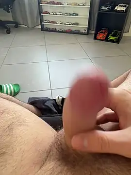 Snapshot of tiou72 chatting on November 22, 2025, 11:42 am tiou72 online show from November 22, 2025, 11:42 am