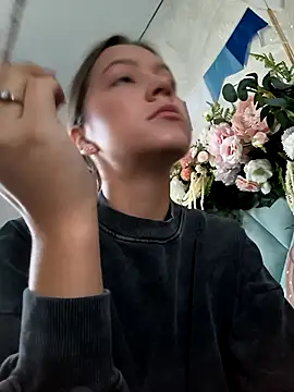 Snapshot of AliceBrayan chatting on September 27, 2025, 5:02 am AliceBrayan online show from September 27, 2025, 5:02 am