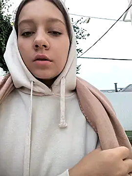 Snapshot of AliceBrayan chatting on October 12, 2025, 5:09 am AliceBrayan online show from October 12, 2025, 5:09 am