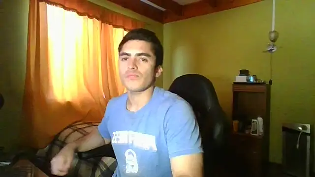 r paulo25 online show from December 22, 2024, 4:06 pm