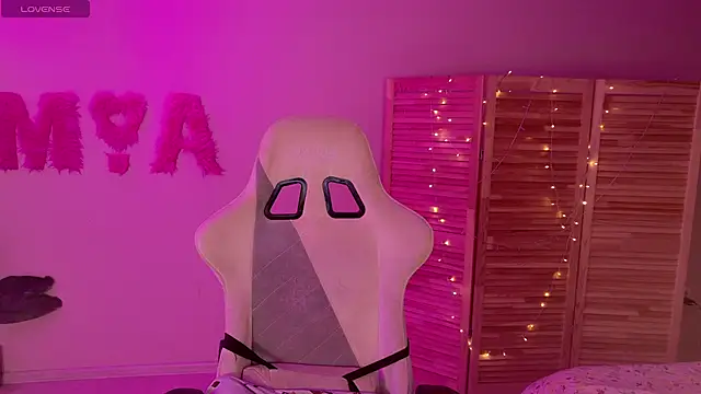 Miss Mia Murr online show from November 29, 2025, 4:23 am