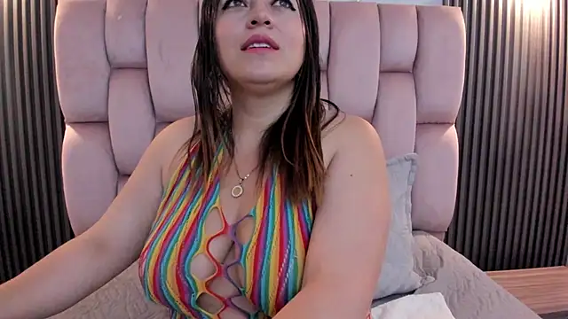 Snapshot of Soofhiaa_R chatting on September 22, 2025, 12:33 pm Soofhiaa R online show from September 22, 2025, 12:33 pm