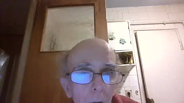 Snapshot of mariusica1@xh chatting on May 12, 2026, 9:21 pm mariusica1xh online show from May 12, 2026, 9:21 pm
