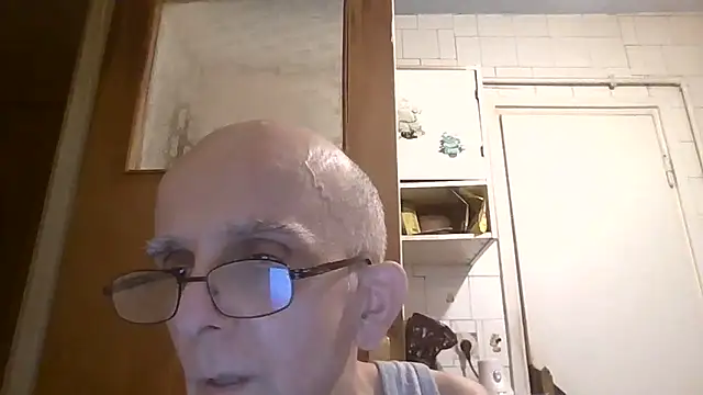 Snapshot of mariusica1@xh chatting on June 17, 2026, 6:40 pm mariusica1xh online show from June 17, 2026, 6:40 pm