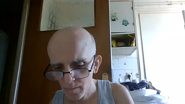 Snapshot of mariusica1@xh chatting on June 14, 2026, 2:29 pm mariusica1xh online show from June 14, 2026, 2:29 pm