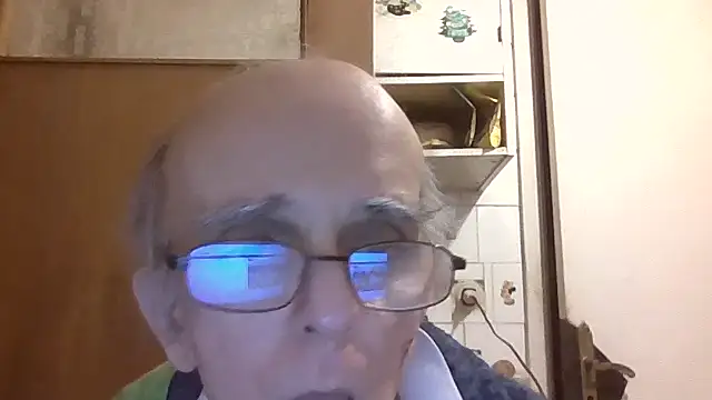 mariusica1xh online show from April 28, 2026, 8:24 pm