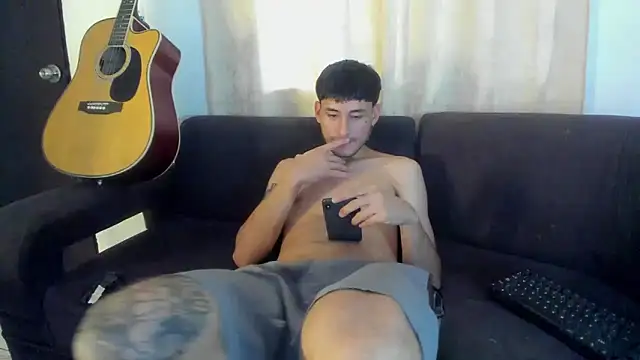 Snapshot of Henrikk_senn chatting on October 26, 2025, 3:01 pm Henrikk senn online show from October 26, 2025, 3:01 pm