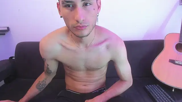 Henrikk senn online show from June 9, 2026, 7:59 pm