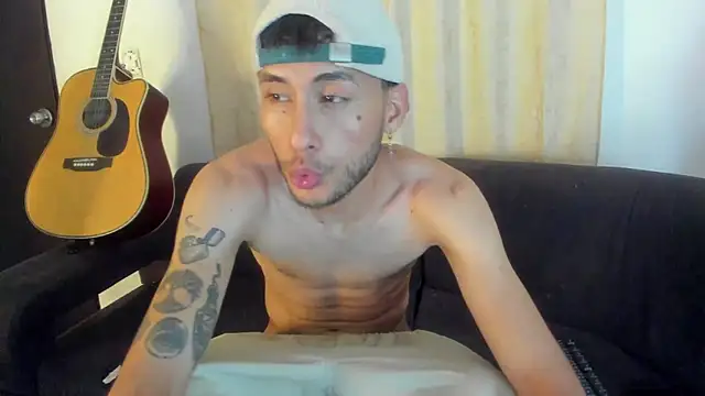 Snapshot of Henrikk_senn chatting on October 26, 2025, 2:56 am Henrikk senn online show from October 26, 2025, 2:56 am