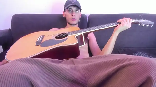 Henrikk senn online show from June 12, 2026, 9:12 pm