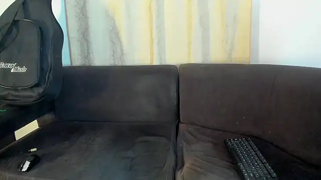 Snapshot of Henrikk_senn chatting on October 20, 2025, 12:24 am Henrikk senn online show from October 20, 2025, 12:24 am