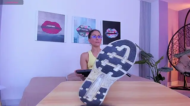 Snapshot of Angela_donnato chatting on November 19, 2025, 3:28 am Angela donnato online show from November 19, 2025, 3:28 am