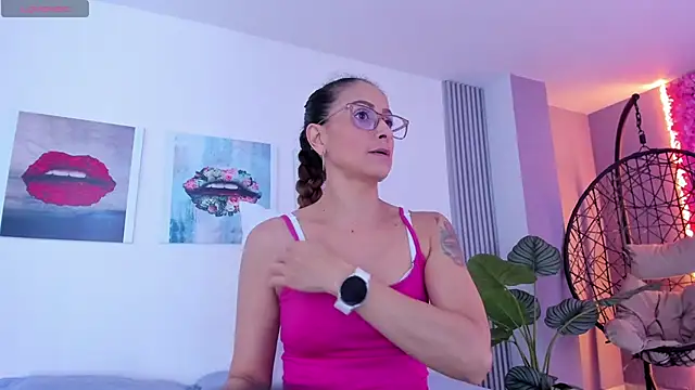 Snapshot of Angela_donnato chatting on October 14, 2025, 3:29 am Angela donnato online show from October 14, 2025, 3:29 am