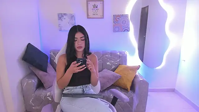 Charlotte cowell sub1  online show from January 7, 2026, 8:25 pm