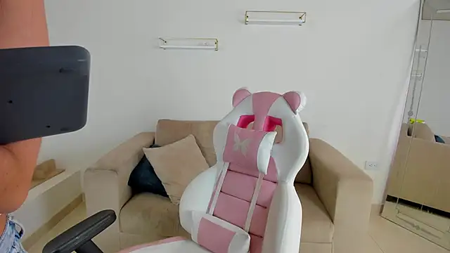 Charlotte cowell sub1  online show from October 29, 2025, 8:52 pm