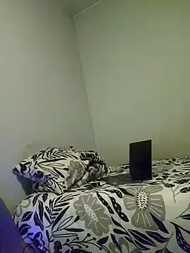 Snapshot of Userio072 chatting on February 10, 2025, 8:42 pm Userio072 online show from February 10, 2025, 8:42 pm