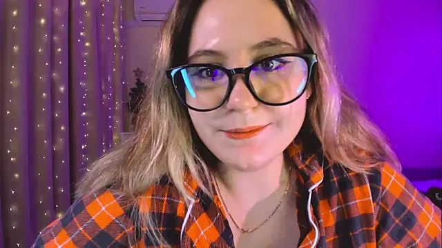 Snapshot of Diana_Flower chatting on February 2, 2025, 1:30 pm Diana Flower online show from February 2, 2025, 1:30 pm