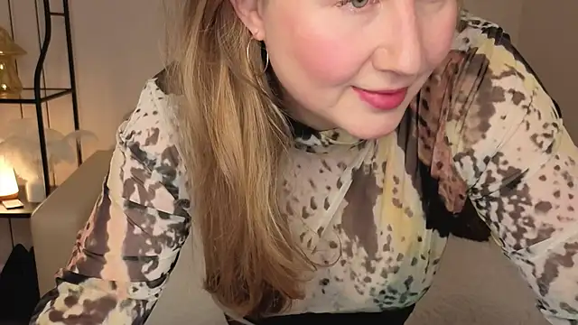 Snapshot of Helens_love chatting on November 22, 2025, 1:59 am Helens love online show from November 22, 2025, 1:59 am