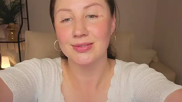 Snapshot of Helens_love chatting on July 17, 2026, 2:42 am Helens love online show from July 17, 2026, 2:42 am