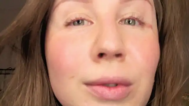Snapshot of Helens_love chatting on May 10, 2026, 2:26 am Helens love online show from May 10, 2026, 2:26 am