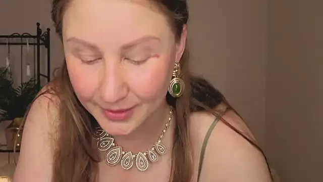 Snapshot of Helens_love chatting on August 6, 2026, 1:44 am Helens love online show from August 6, 2026, 1:44 am