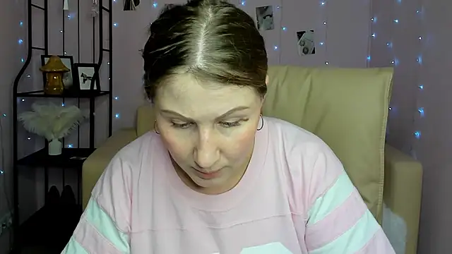 Snapshot of Helens_love chatting on March 20, 2025, 3:02 am Helens love online show from March 20, 2025, 3:02 am