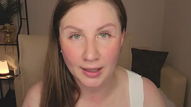 Snapshot of Helens_love chatting on June 20, 2026, 3:00 am Helens love online show from June 20, 2026, 3:00 am