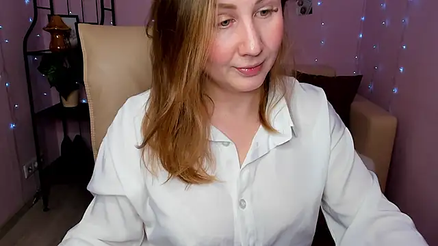 Snapshot of Helens_love chatting on February 27, 2025, 1:52 am Helens love online show from February 27, 2025, 1:52 am