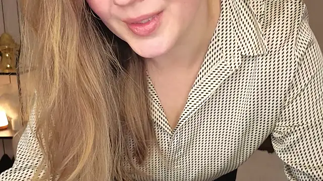 Snapshot of Helens_love chatting on November 15, 2025, 1:53 am Helens love online show from November 15, 2025, 1:53 am